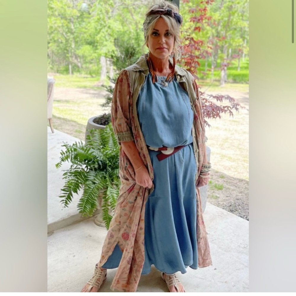 Jaded Gypsy Starry Haze Floral Duster SZ S/M
Generous fit
lightweight and flowy